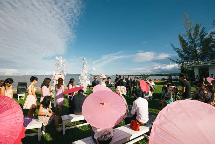 Photo by Fabulous Moments. theweddingnotebook.com