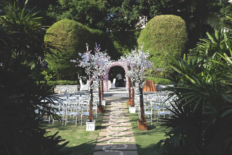 Photo by Moco Bridal. theweddingnotebook.com