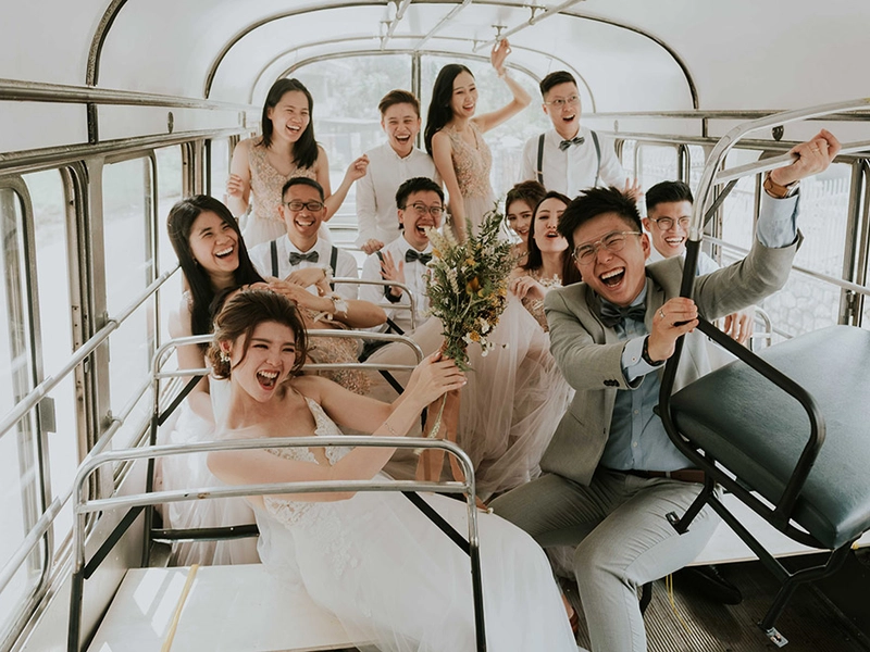 School Bus Brings Secondary School Lovers to Wedding Ceremony at T6 Sungai