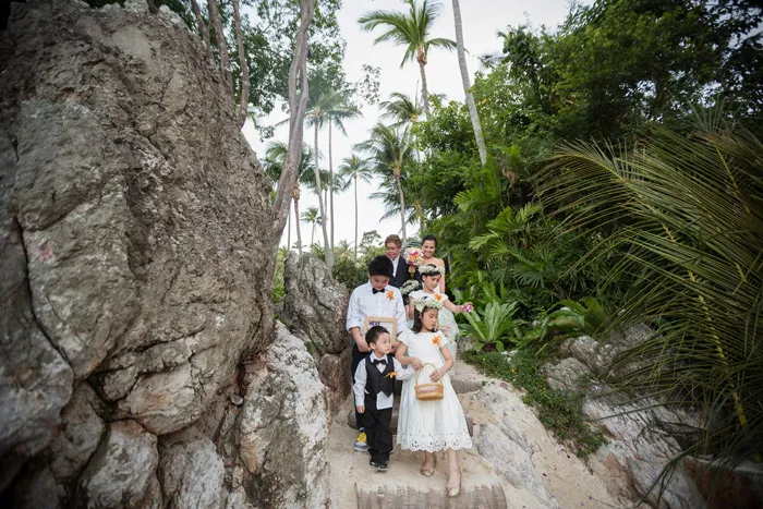 Destination wedding at Four Seasons Koh Samui. Photo by Stories by Integricity. theweddingnotebook.com