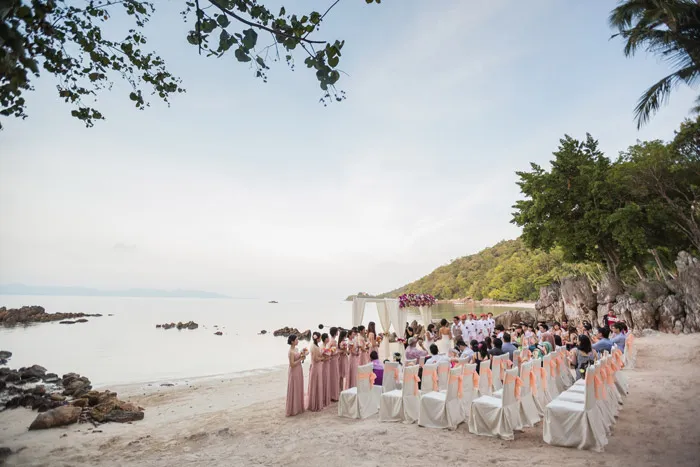 Destination wedding Four Seasons Koh Samui. Photo by Stories by Integricity. theweddingnotebook.com
