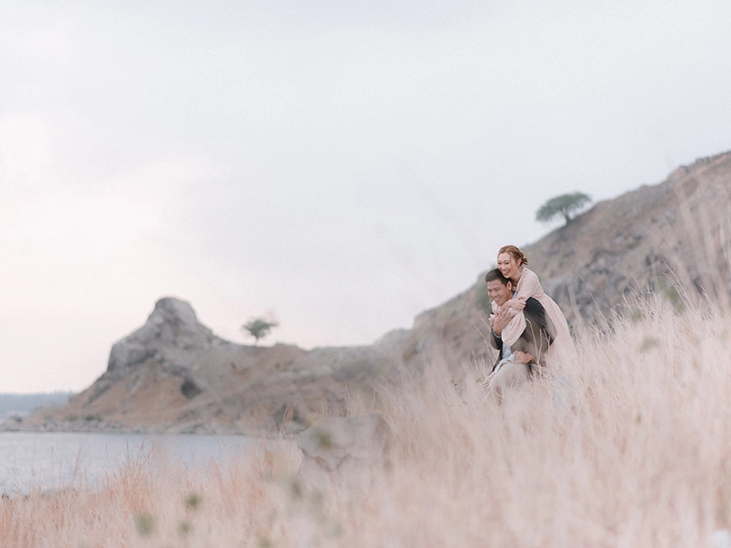 Simple, Spontaneous And Stunning Beach Engagement Shoot In Mariveles, Bataan