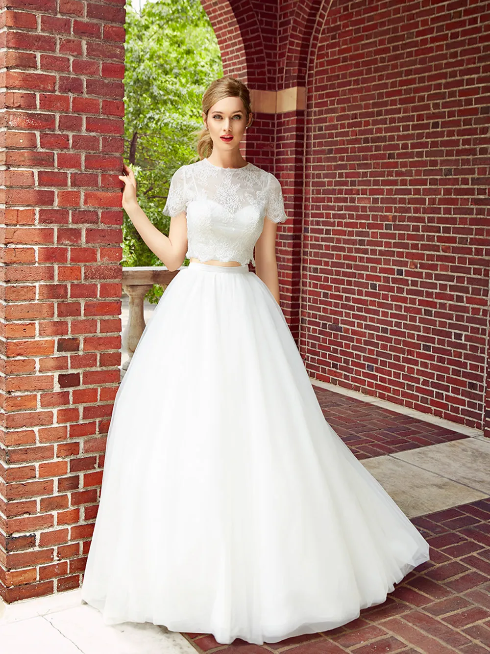 Simply Val Stefani Spring 2017 Collection. theweddingnotebook.com