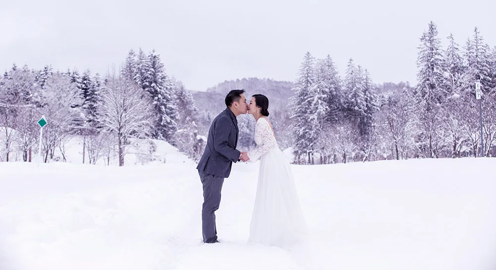 Photo by Niseko Photography. theweddingnotebook.com