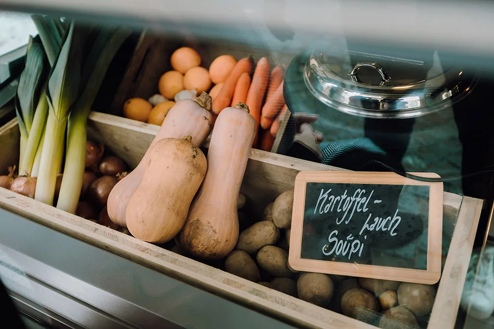 Photo by Jackie Yong Photography. theweddingnotebook.com