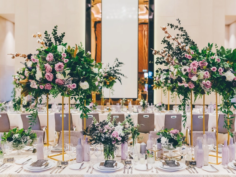 Soft Lilac Grey and Dark Foliage For a Romantic Theme At Le Méridien Putrajaya