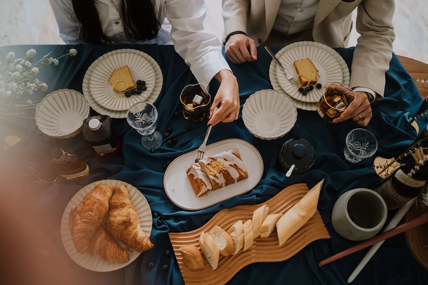 Juan Moley Photologue. Styling by Med Karlek. HDB styled shoot. theweddingnotebook.com