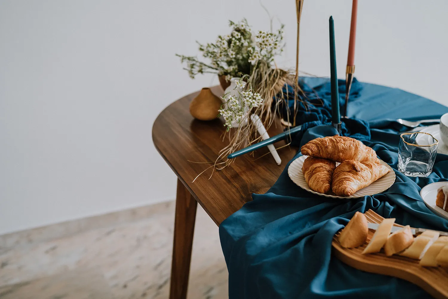 Juan Moley Photologue. Styling by Med Karlek. HDB styled shoot. theweddingnotebook.com