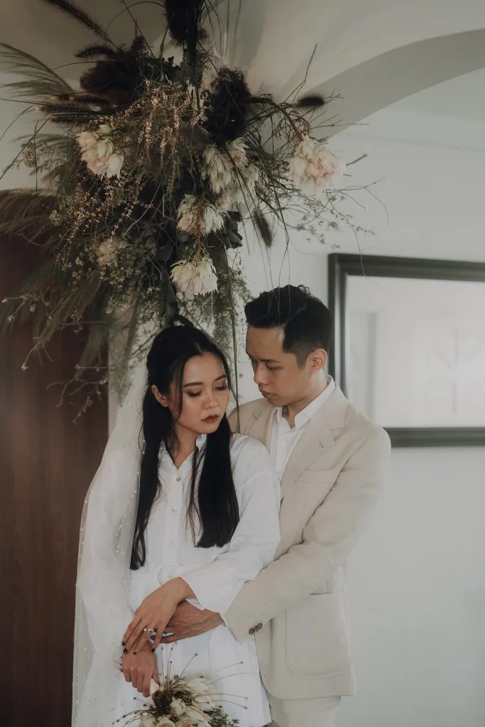 Juan Moley Photologue. Styling by Med Karlek. HDB styled shoot. theweddingnotebook.com