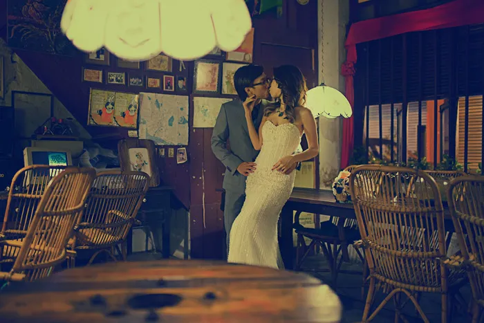 Photo by Cornelius Lim Photography. theweddingnotebook.com