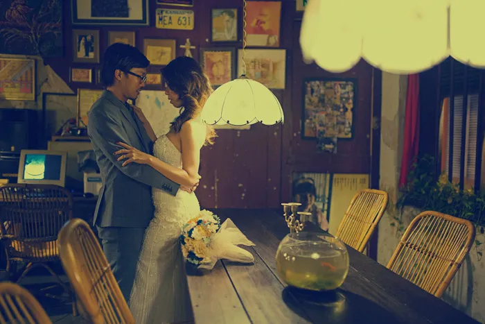 Photo by Cornelius Lim Photography. theweddingnotebook.com