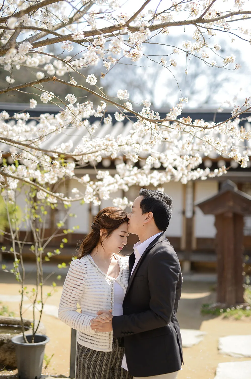 Photo by Jaja Samaniego Photography. theweddingnotebook.com