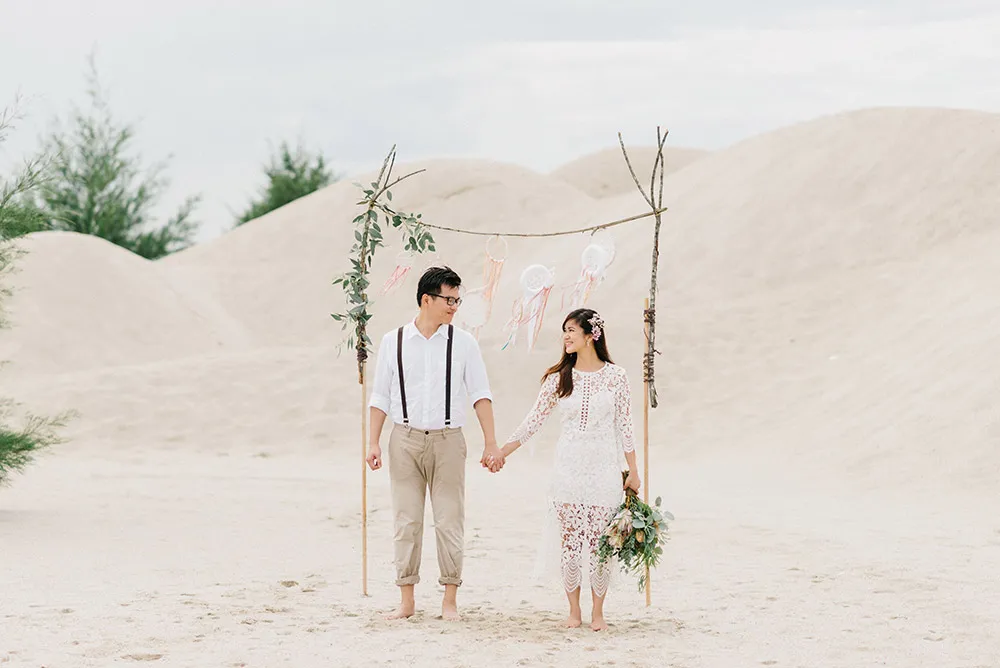 Bridal portraits at Pantai Klebang, Malacca. Peter Herman Photography. theweddingnotebook.com