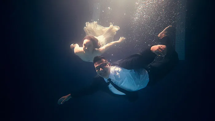 Photo by Julian Oh Redd Bullets. theweddingnotebook.com