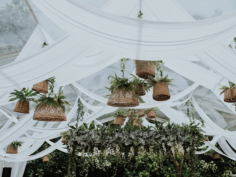 The Difference Between a Wedding Stylist, a Decorator and a Florist