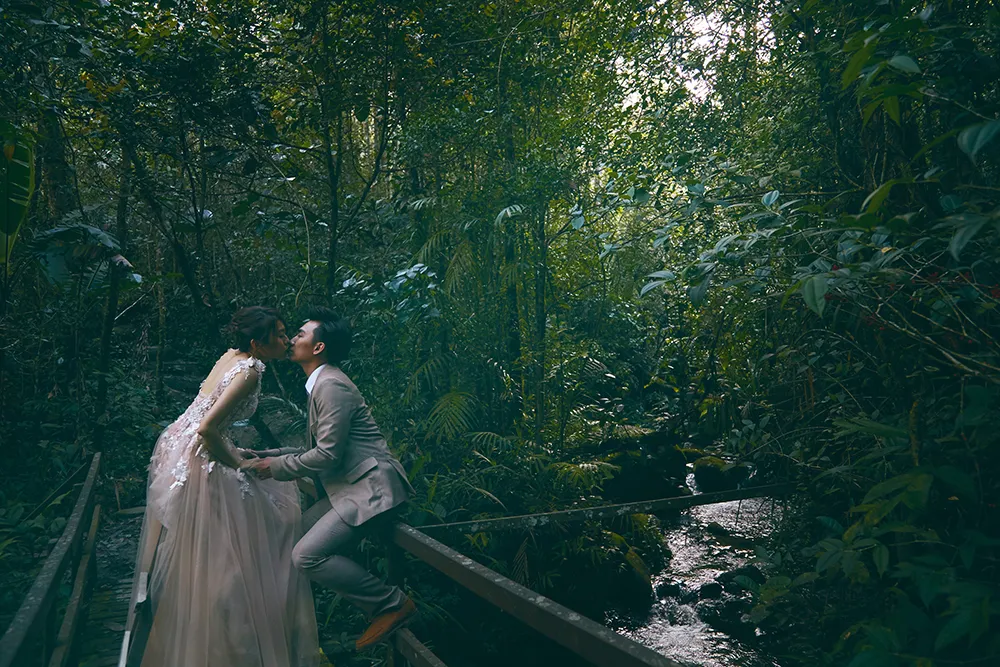 Photo by Threebox Studio. theweddingnotebook.com