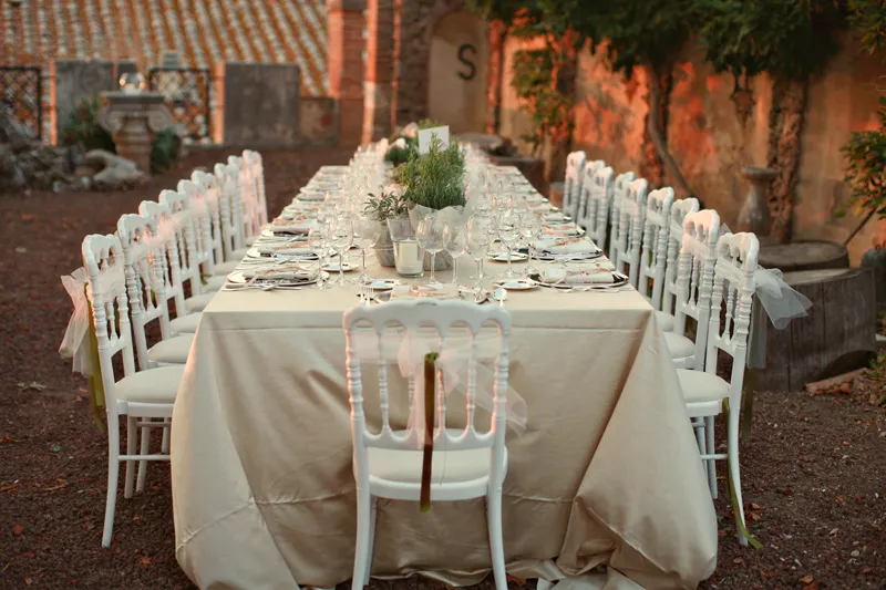 wedding table setup. ZA Gallery. theweddingnotebook.com