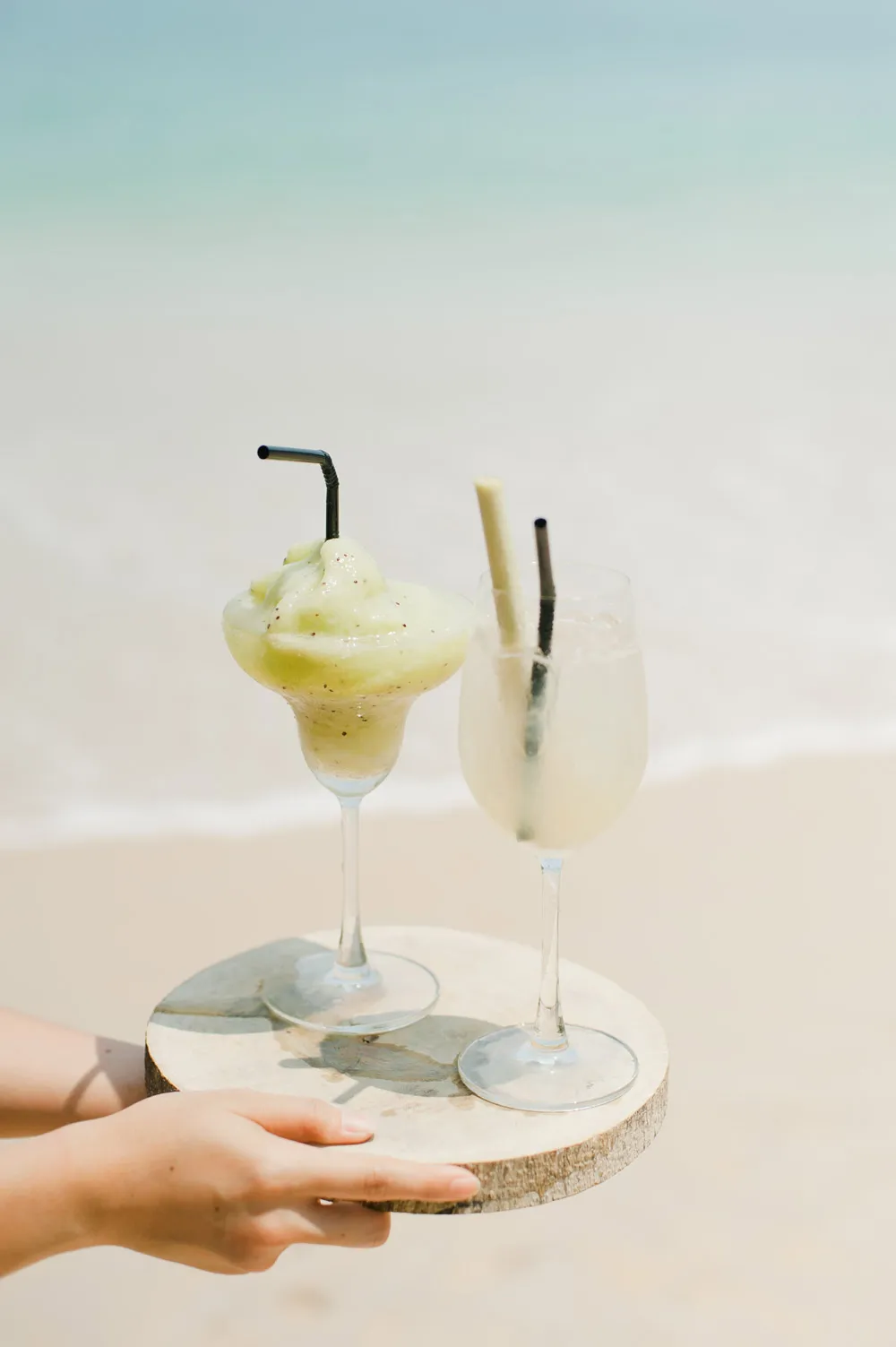 Refreshing drinks for destination wedding. www.theweddingnotebook.com