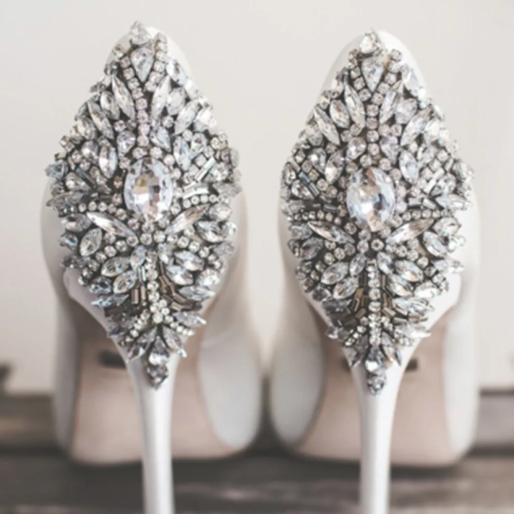 Photo by Angela Rose Photography. theweddingnotebook.com