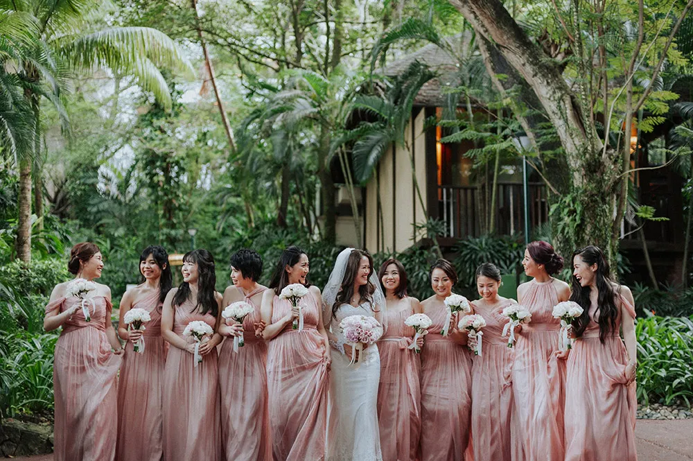 Photo by Munkeat Photography. theweddingnotebook.com