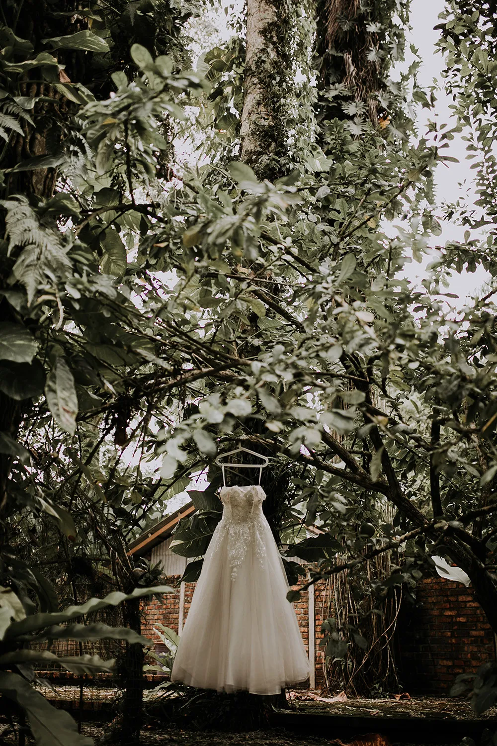 Photo by Jessiel Yee Photography. theweddingnotebook.com