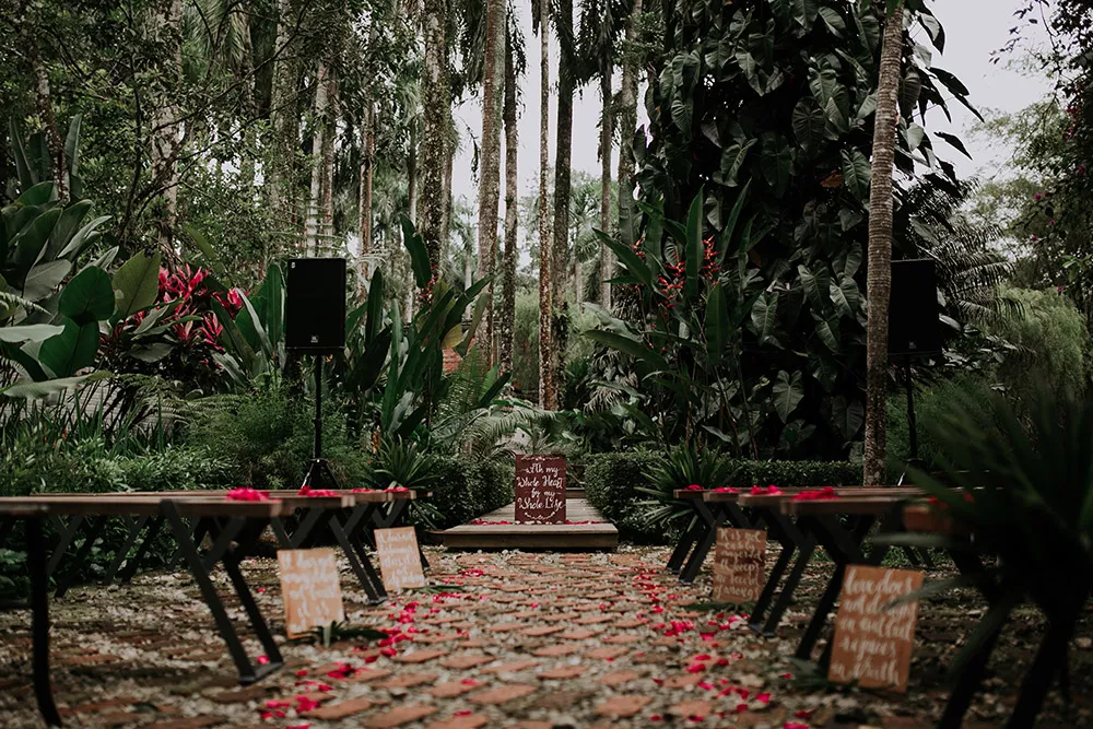 Photo by Jessiel Yee Photography. theweddingnotebook.com