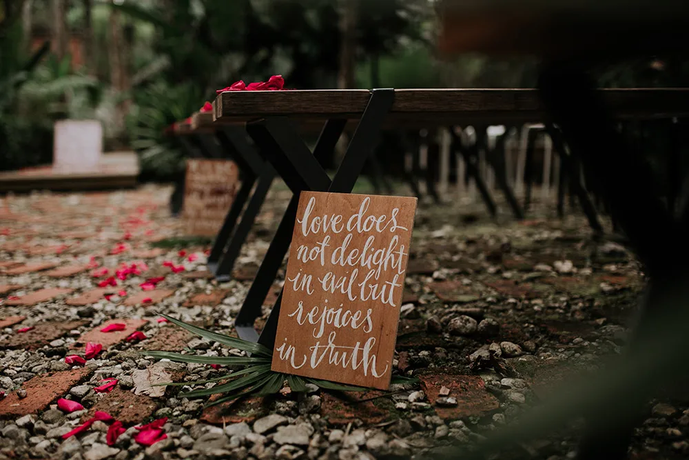 Photo by Jessiel Yee Photography. theweddingnotebook.com