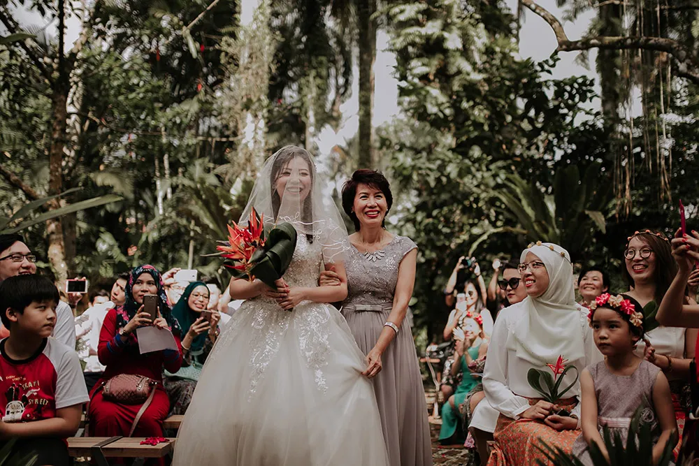 Photo by Jessiel Yee Photography. theweddingnotebook.com