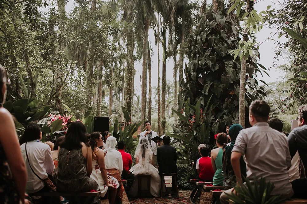 Photo by Jessiel Yee Photography. theweddingnotebook.com