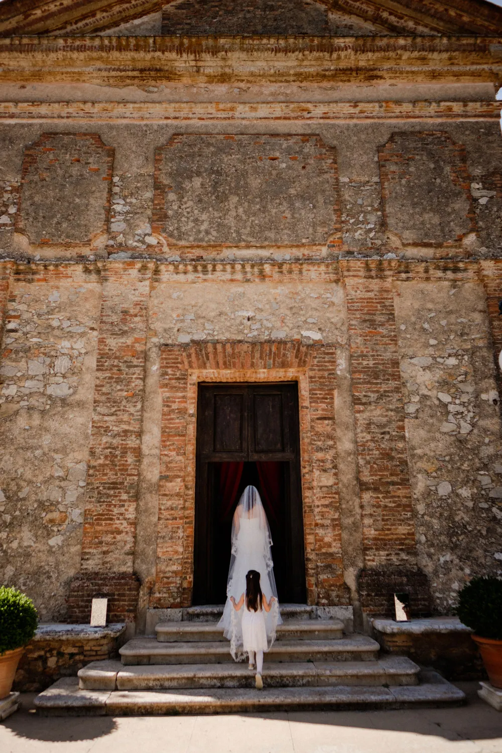 Ryan Joseph Photography. theweddingnotebook.com