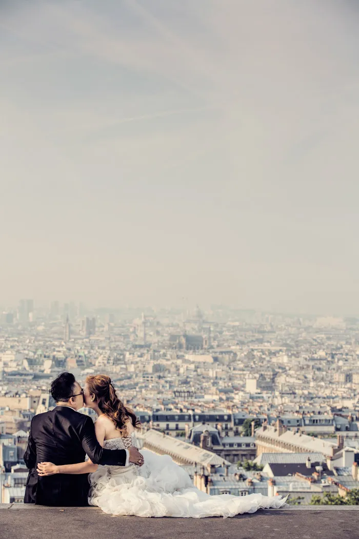 Destination pre-wedding in Paris. Edwin Tan Photography. theweddingnotebook.com