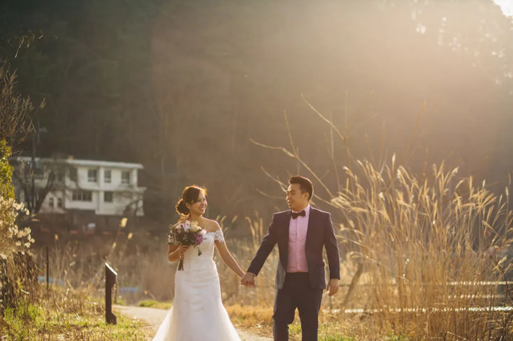 Photo by Synchronal Photography. theweddingnotebook.com