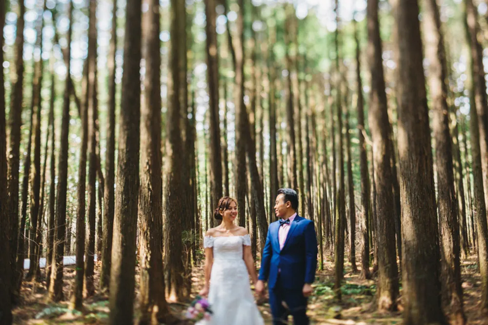 Photo by Synchronal Photography. theweddingnotebook.com