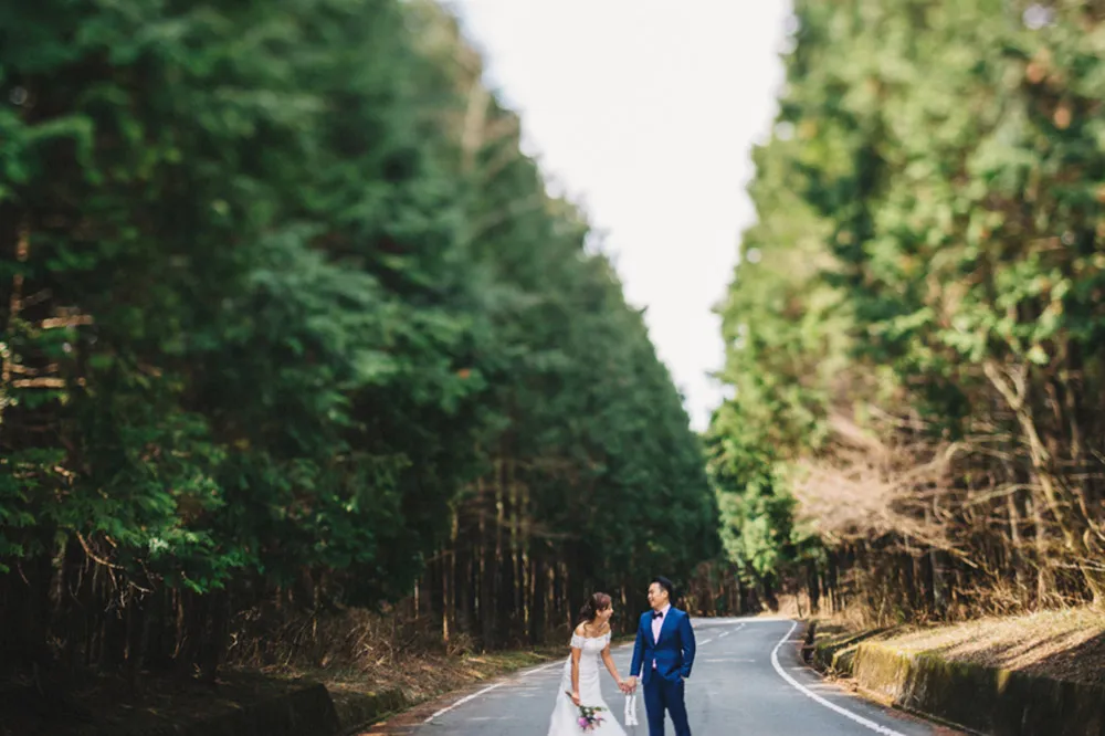 Photo by Synchronal Photography. theweddingnotebook.com