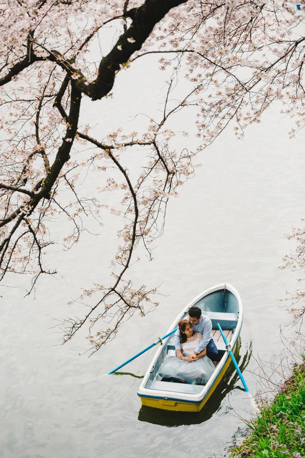 Photo by Synchronal Photography. theweddingnotebook.com