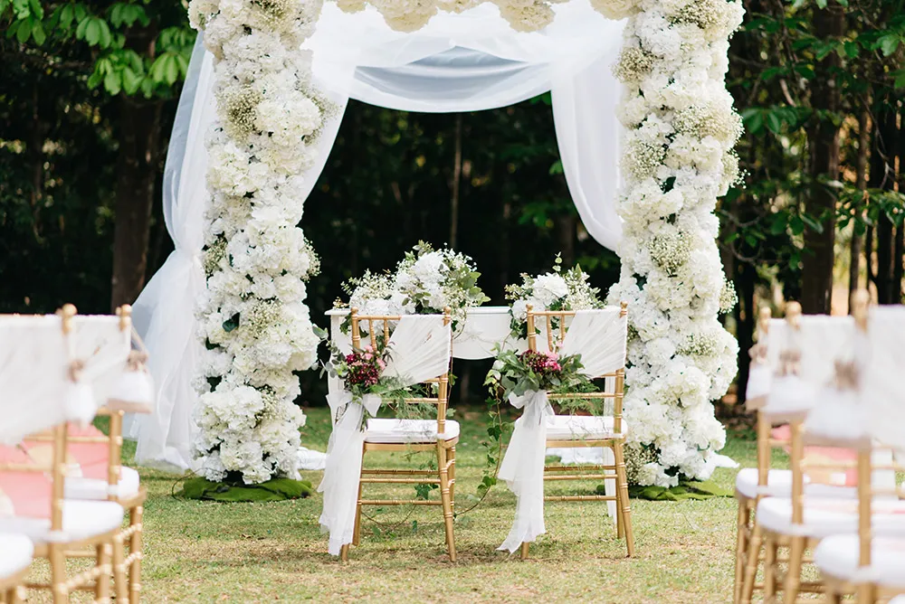 Photo by Peter Herman Photography. Styling by The PeakXperience. theweddingnotebook.com