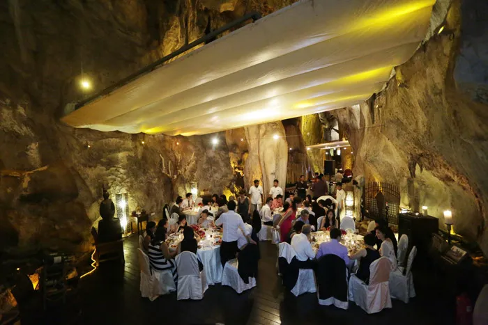 Photo by U Wang Photography. theweddingnotebook.com