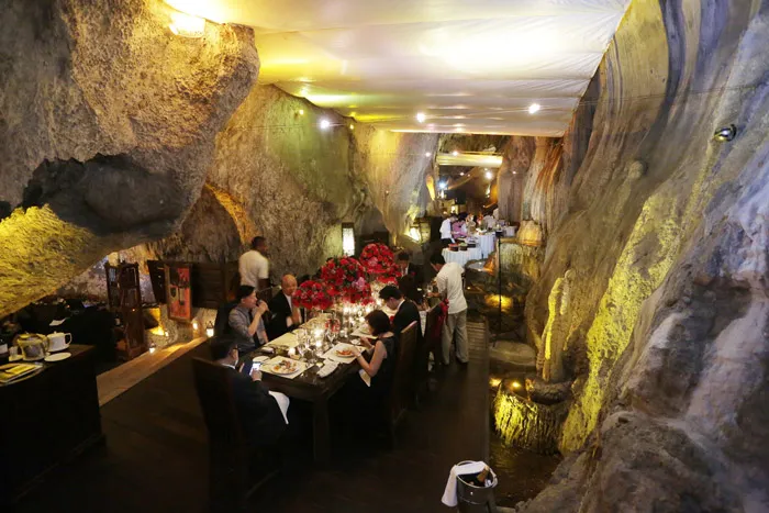 Photo by U Wang Photography. theweddingnotebook.com