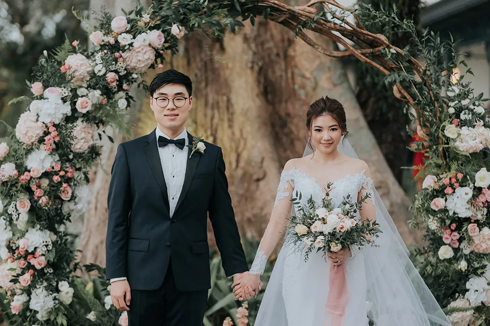 Photo by Daren Chong Photography. theweddingnotebook.com