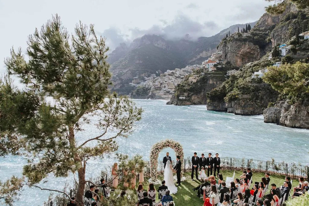 Destination wedding in Positano, Italy. Munkeat Photography. theweddingnotebook.com