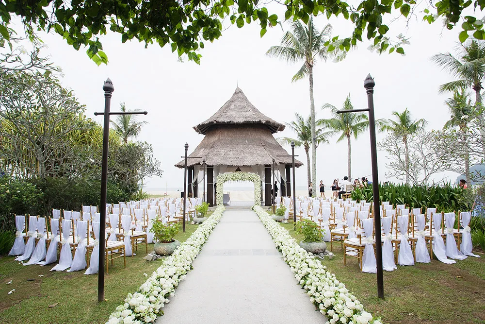 Wedding at Shangri-La's Rasa Ria Resort &amp; Spa, Sabah. Photo by Stories by Integricity. theweddingnotebook.com