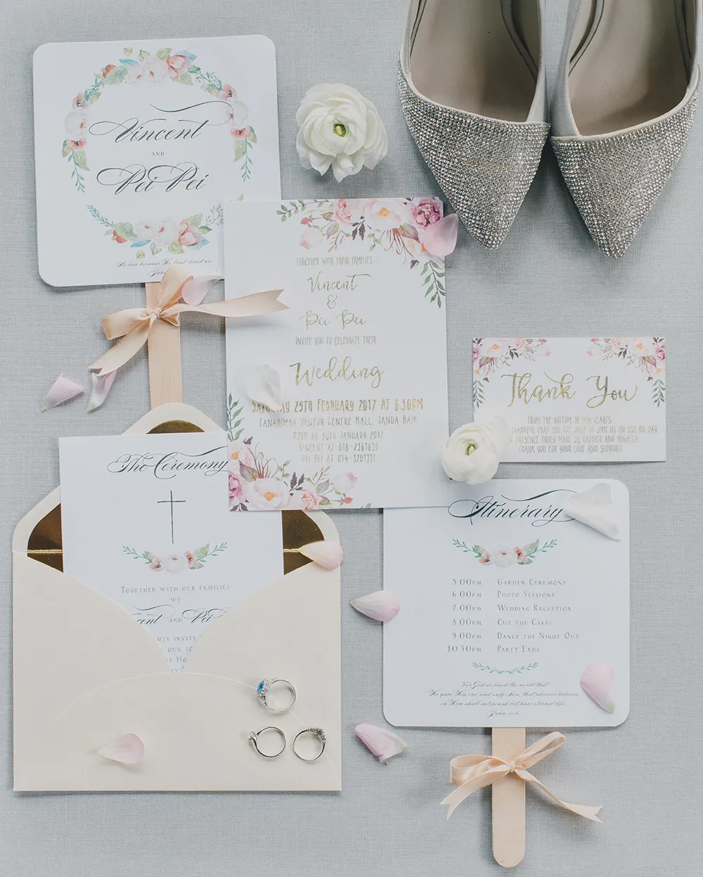 Wedding stationary. Photo by Fixer Photography. theweddingnotebook.com