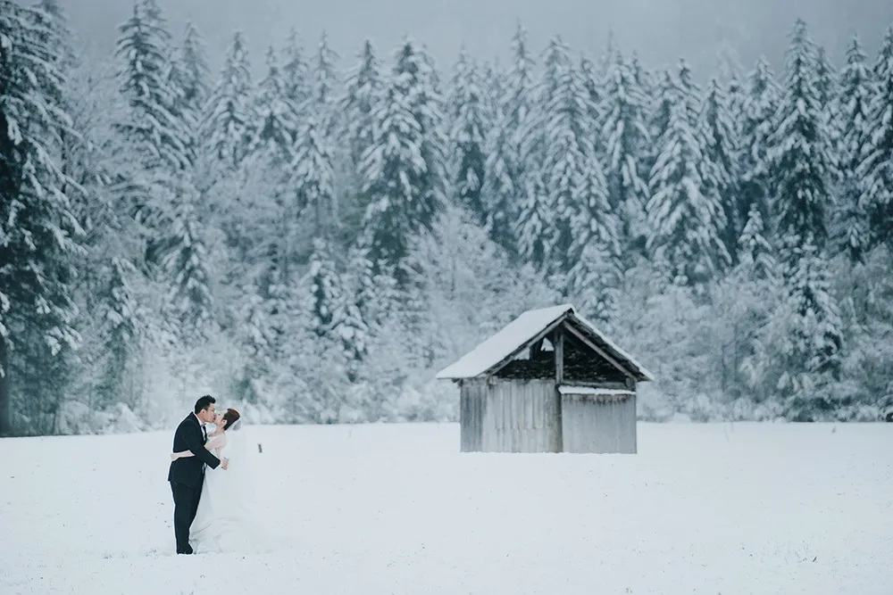 Destination Wedding photos at Hallstatt Austria. Photo by Fixer Photography. theweddingnotebook.com