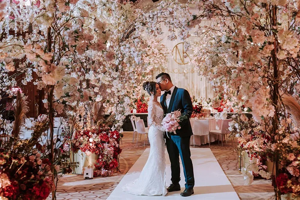 Flowers by Wishing Tree. Louis Loo Photography. theweddingnotebook.com