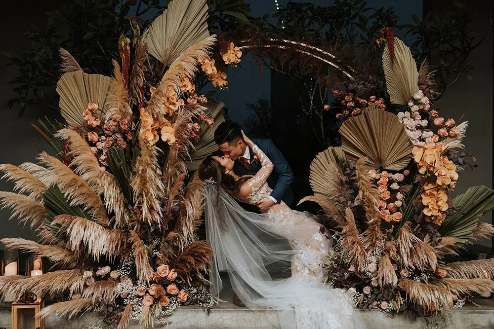 Flowers by Wishing Tree. Jasmine A Photography. Planning by Tie The Knot. theweddingnotebook.com