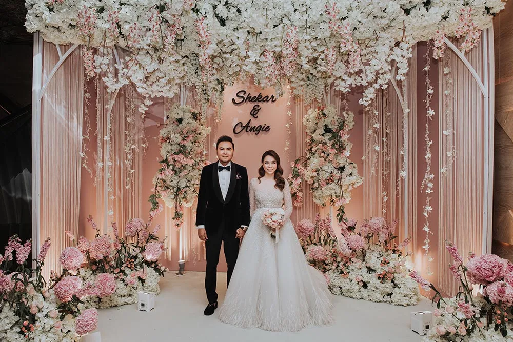 Flowers by Wishing Tree. MunKeat Photography. Planning by PeakXperience. theweddingnotebook.com