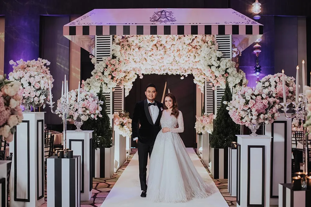 Flowers by Wishing Tree. MunKeat Photography. Planning by PeakXperience. theweddingnotebook.com