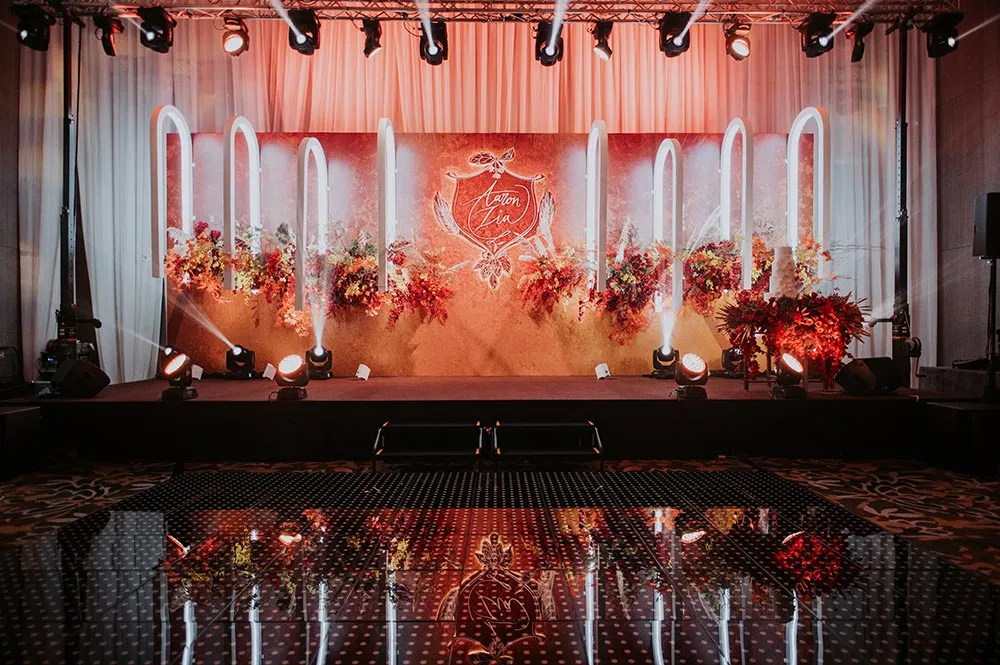 Flowers by Wishing Tree. MunKeat Studio. Planning by Tie The Knot. theweddingnotebook.com